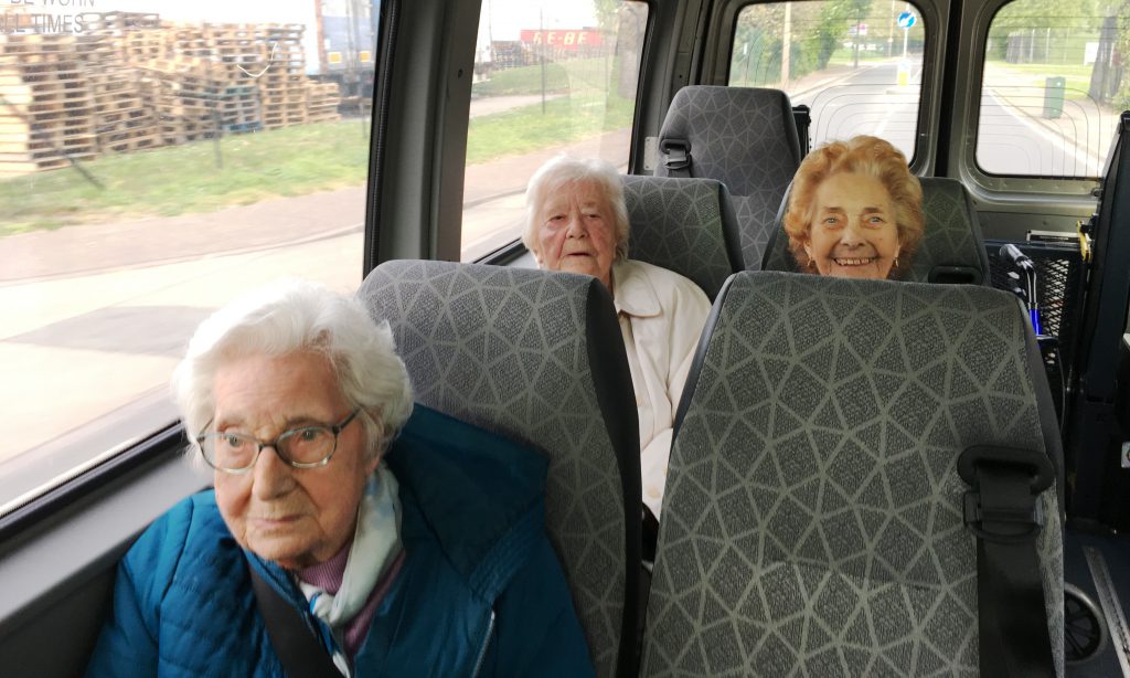 Trip to the pub for Broadoaks residents